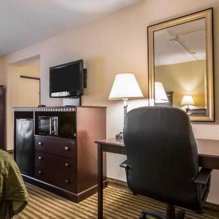 Quality Inn & Suites Greenville - Haywood Mall Buitenkant foto