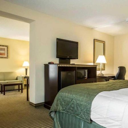 Quality Inn & Suites Greenville - Haywood Mall Buitenkant foto