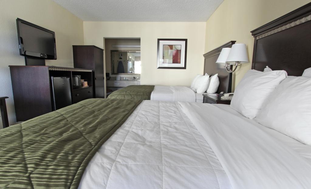 Quality Inn & Suites Greenville - Haywood Mall Buitenkant foto
