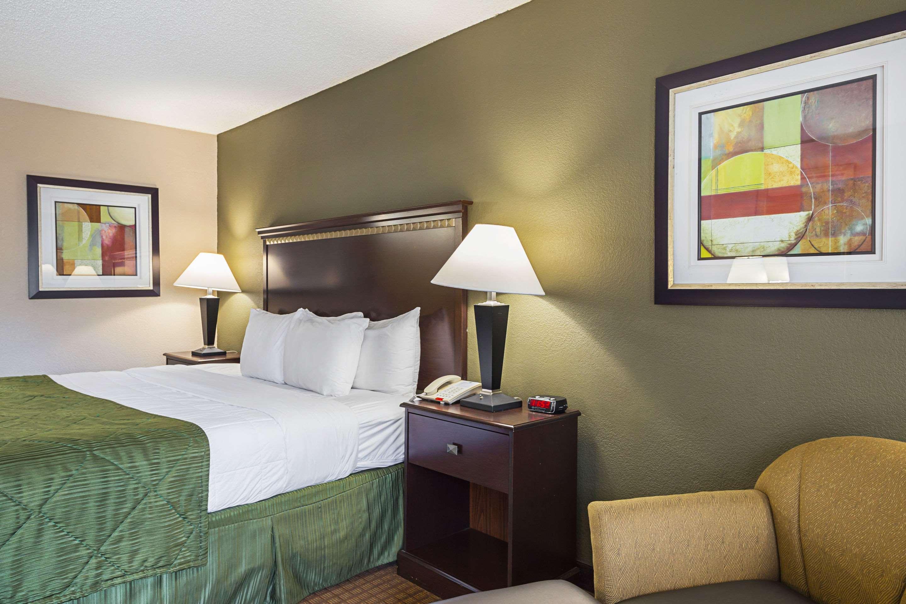 Quality Inn & Suites Greenville - Haywood Mall Buitenkant foto