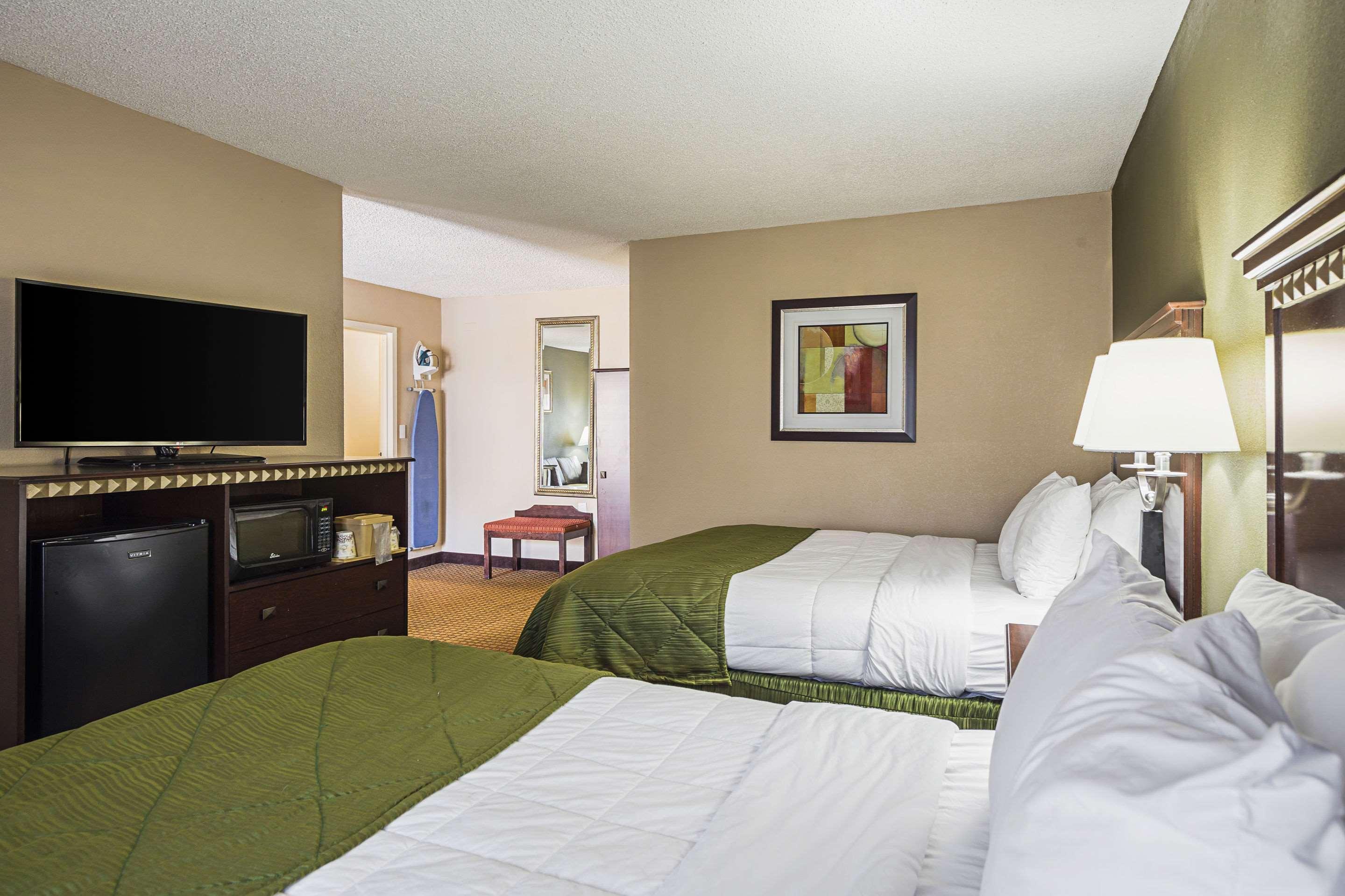 Quality Inn & Suites Greenville - Haywood Mall Buitenkant foto