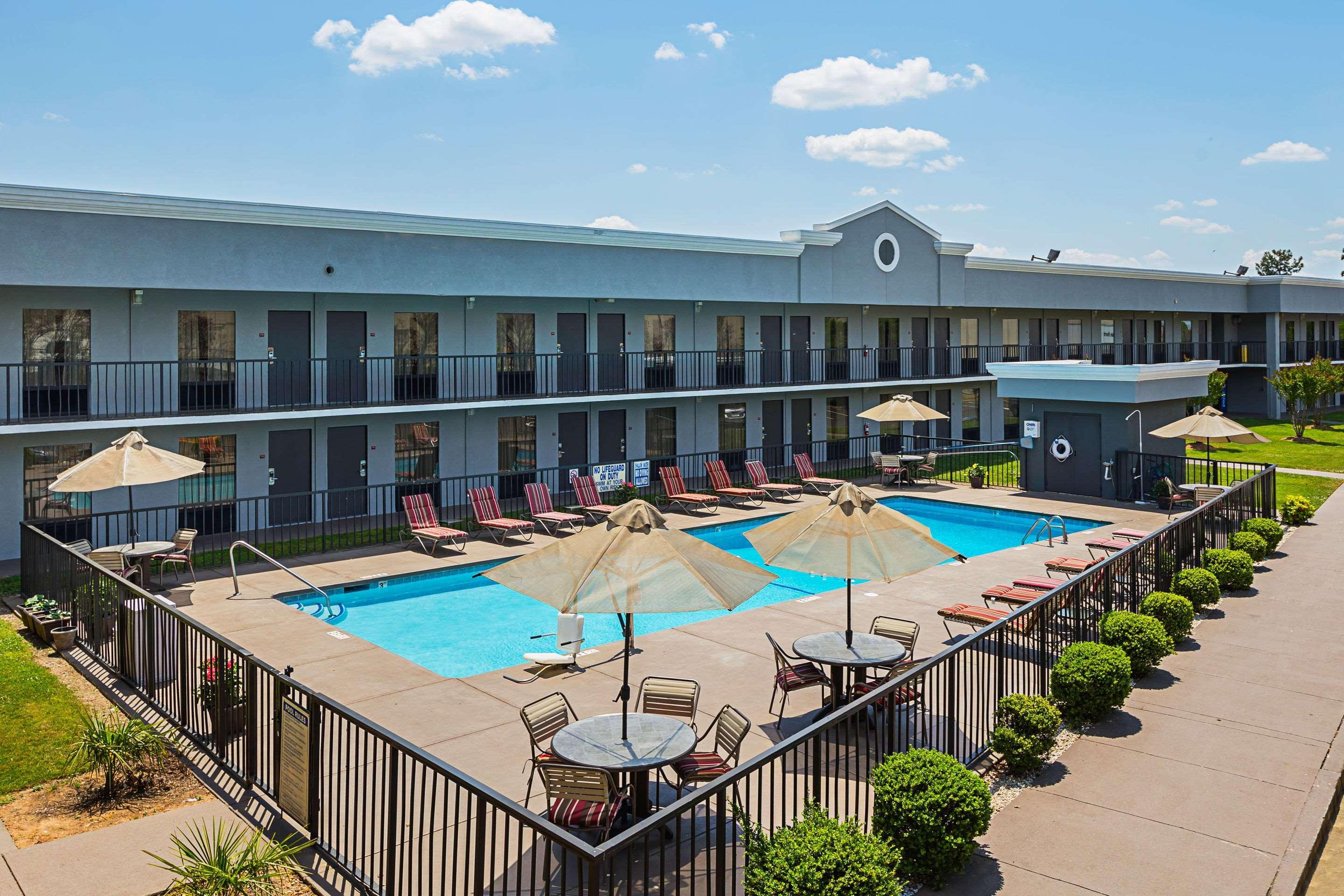 Quality Inn & Suites Greenville - Haywood Mall Buitenkant foto