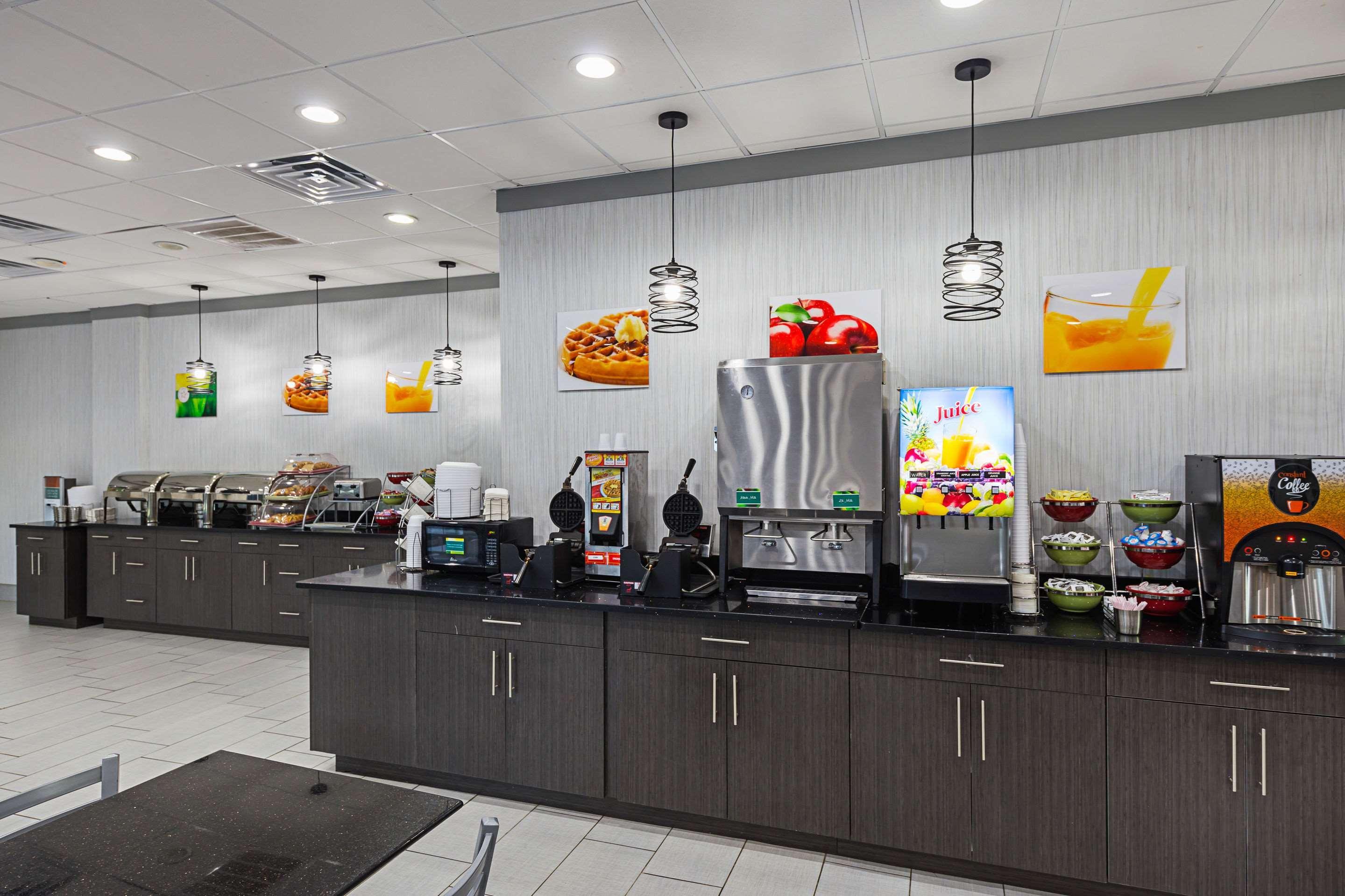 Quality Inn & Suites Greenville - Haywood Mall Buitenkant foto