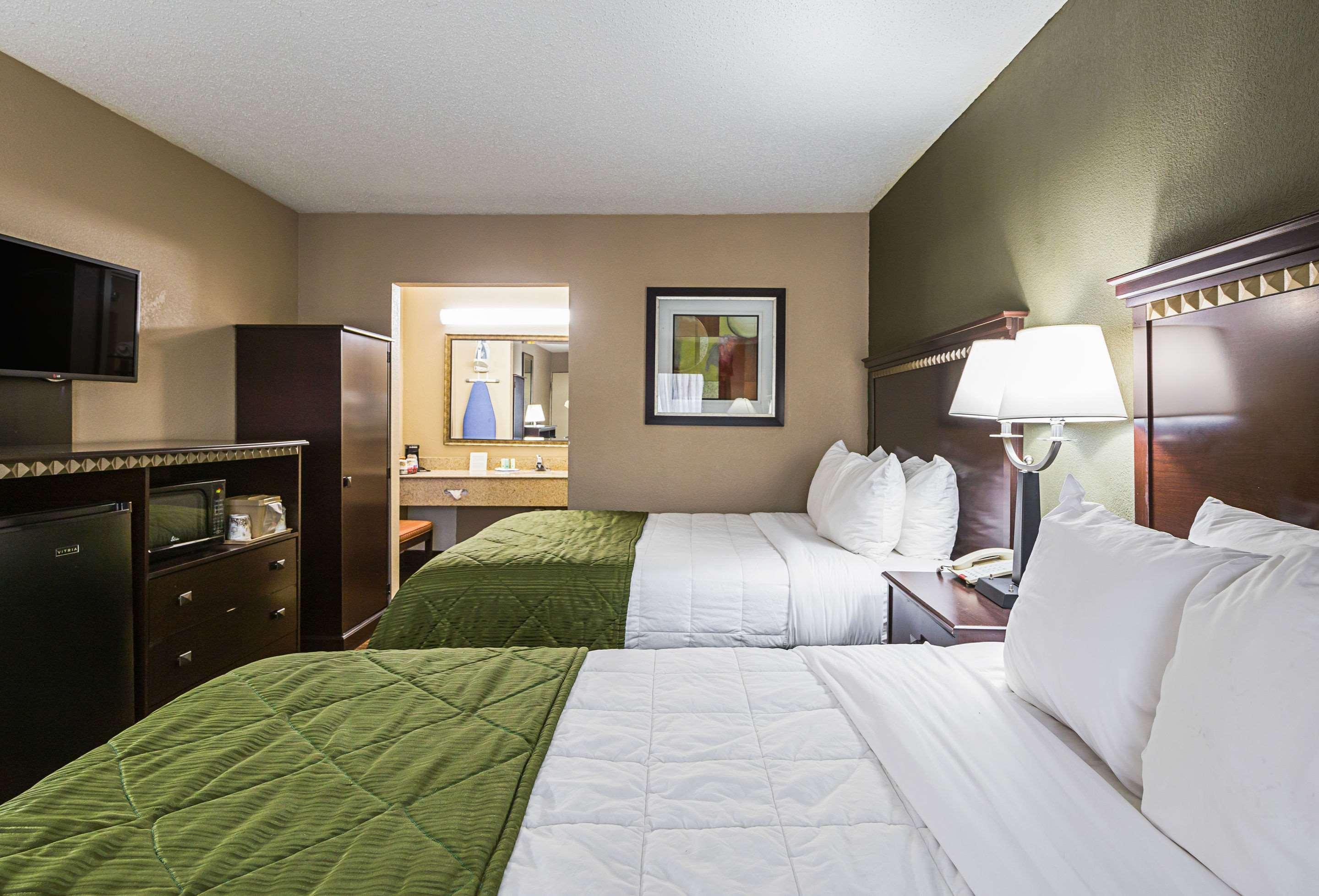 Quality Inn & Suites Greenville - Haywood Mall Buitenkant foto