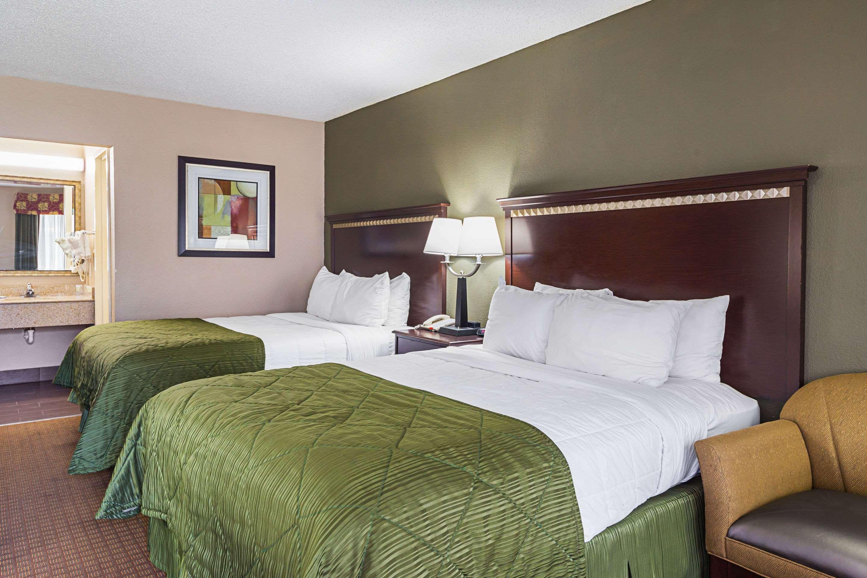 Quality Inn & Suites Greenville - Haywood Mall Buitenkant foto