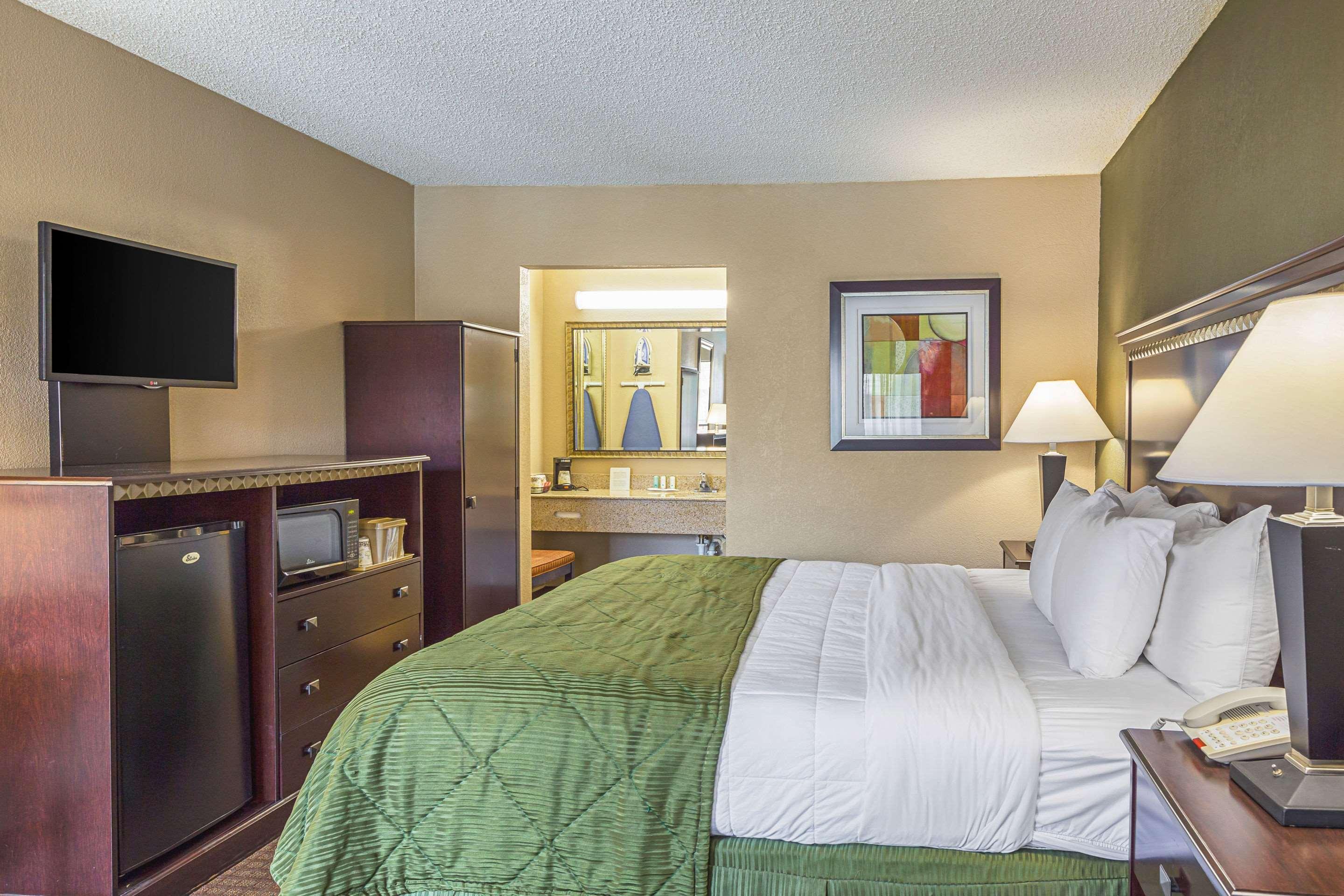 Quality Inn & Suites Greenville - Haywood Mall Buitenkant foto