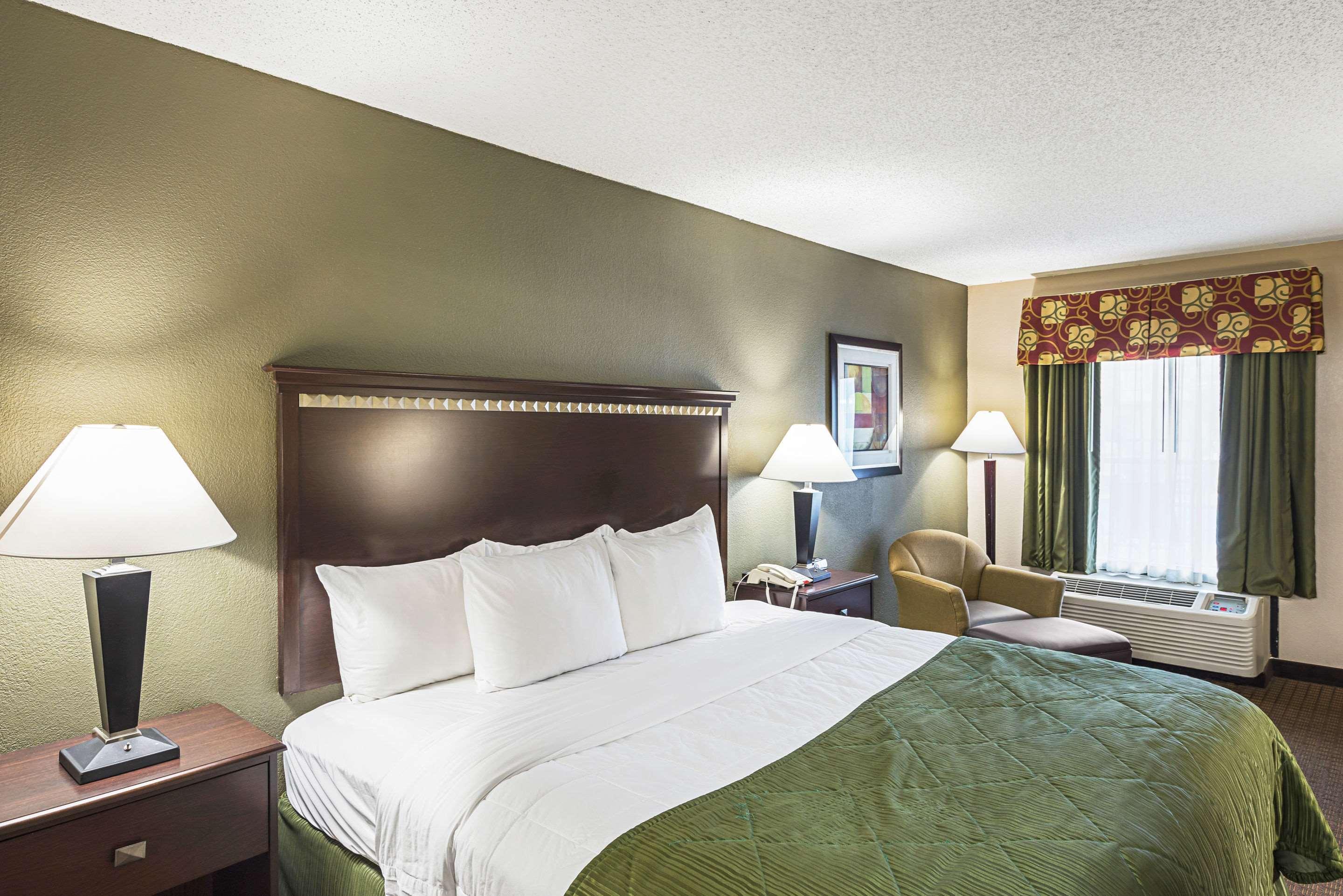 Quality Inn & Suites Greenville - Haywood Mall Buitenkant foto