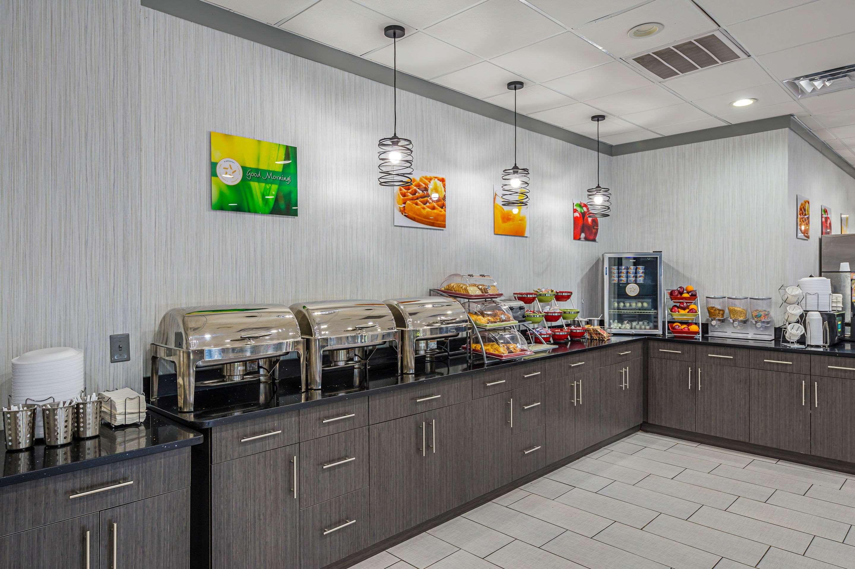 Quality Inn & Suites Greenville - Haywood Mall Buitenkant foto
