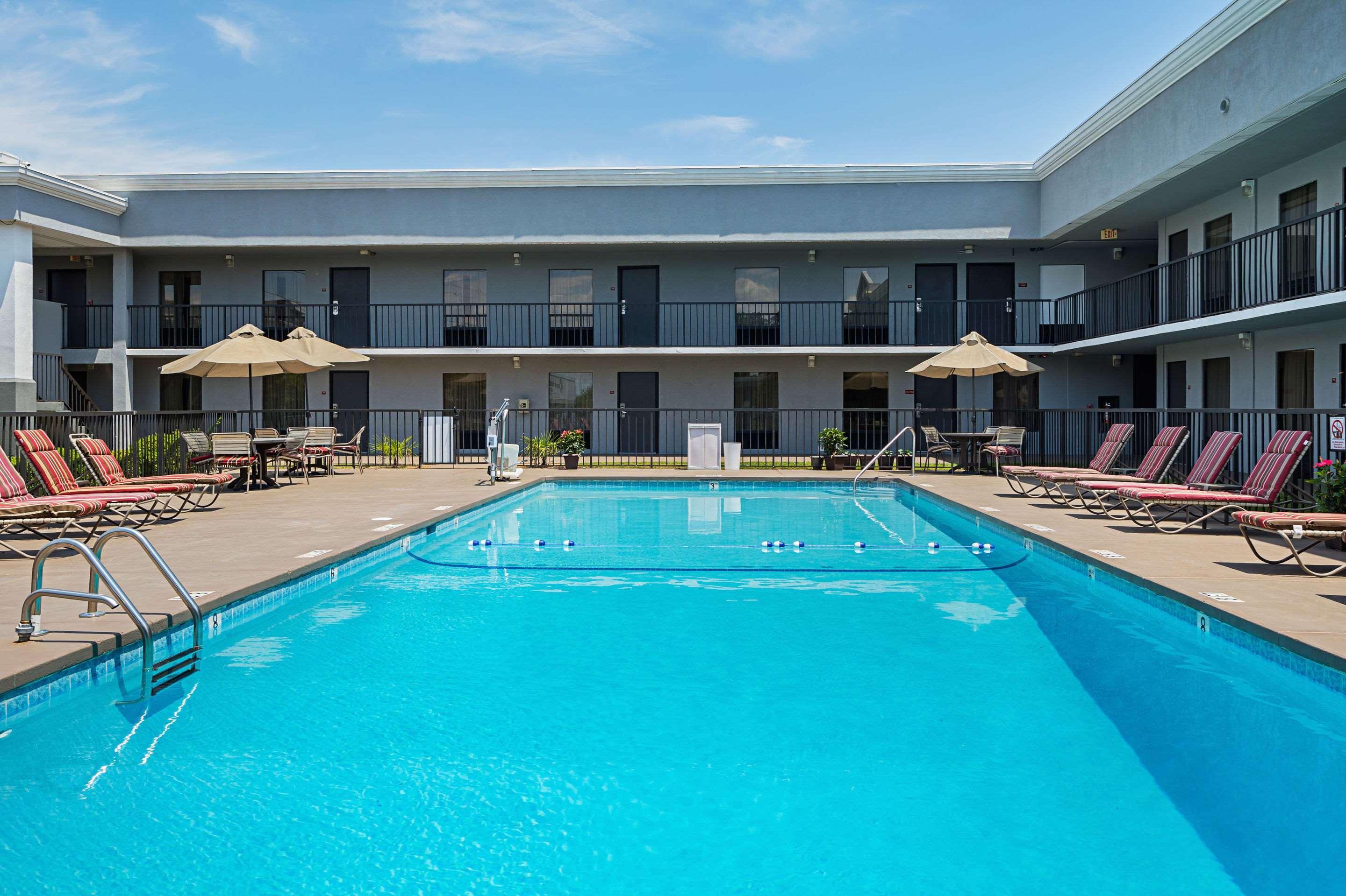Quality Inn & Suites Greenville - Haywood Mall Buitenkant foto