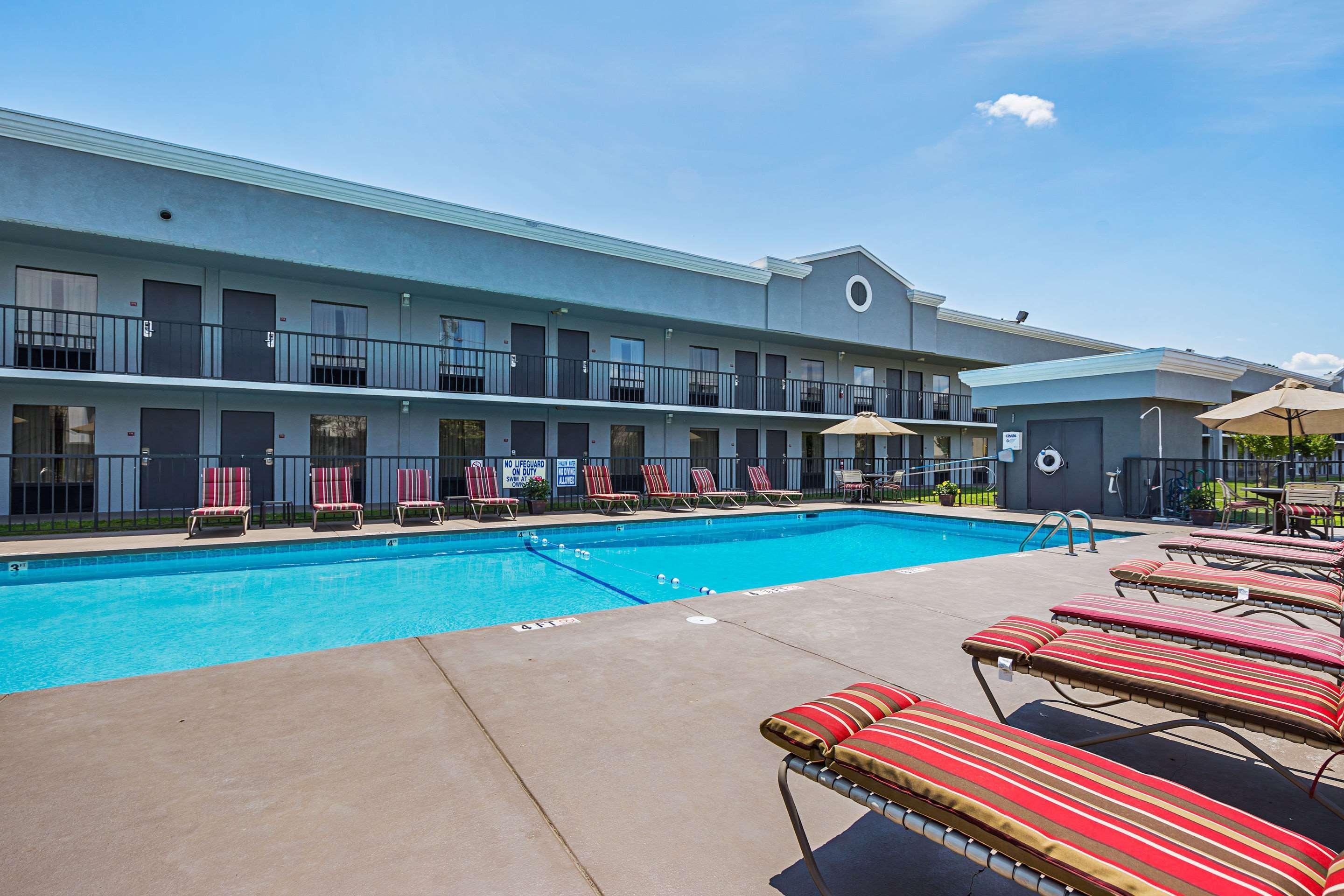 Quality Inn & Suites Greenville - Haywood Mall Buitenkant foto