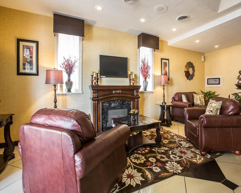 Quality Inn & Suites Greenville - Haywood Mall Buitenkant foto