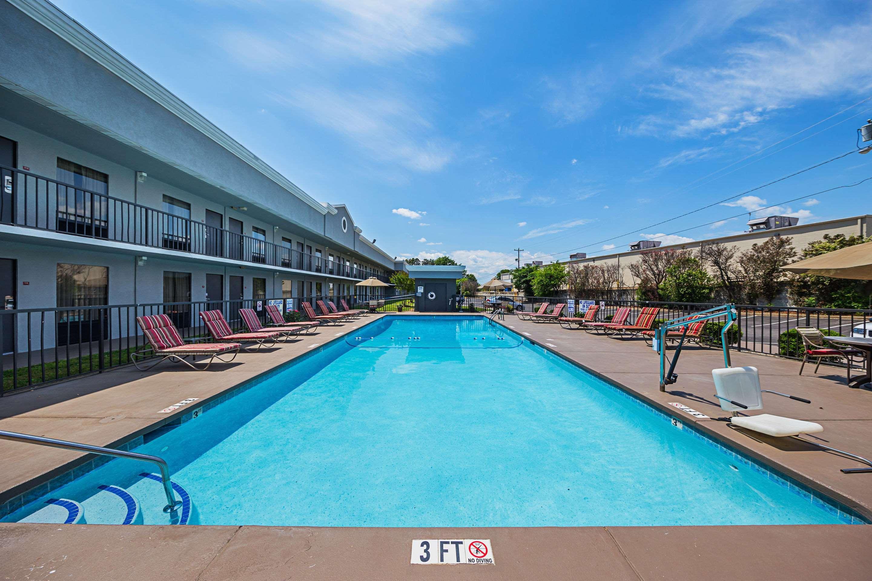 Quality Inn & Suites Greenville - Haywood Mall Buitenkant foto