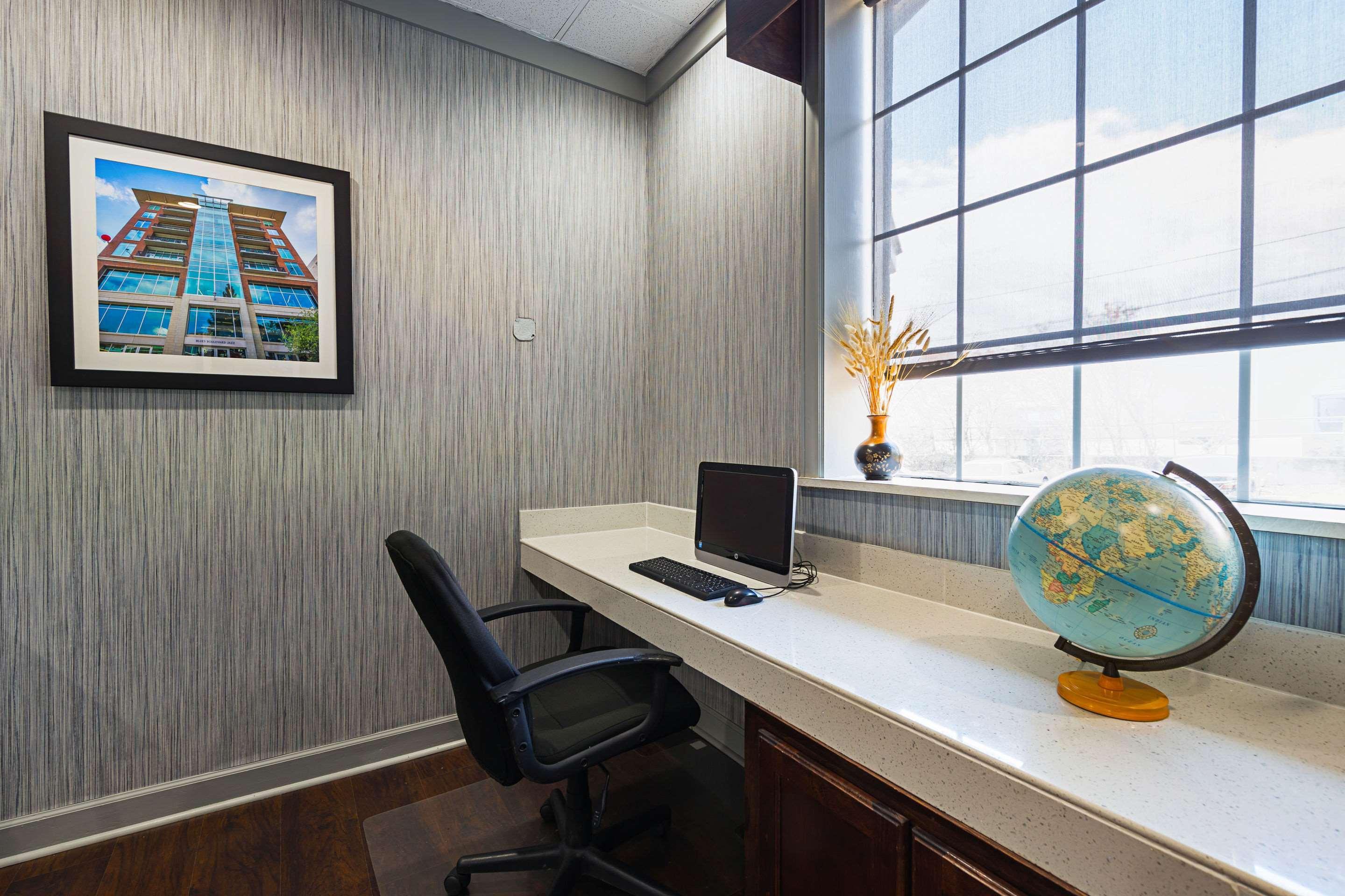 Quality Inn & Suites Greenville - Haywood Mall Buitenkant foto