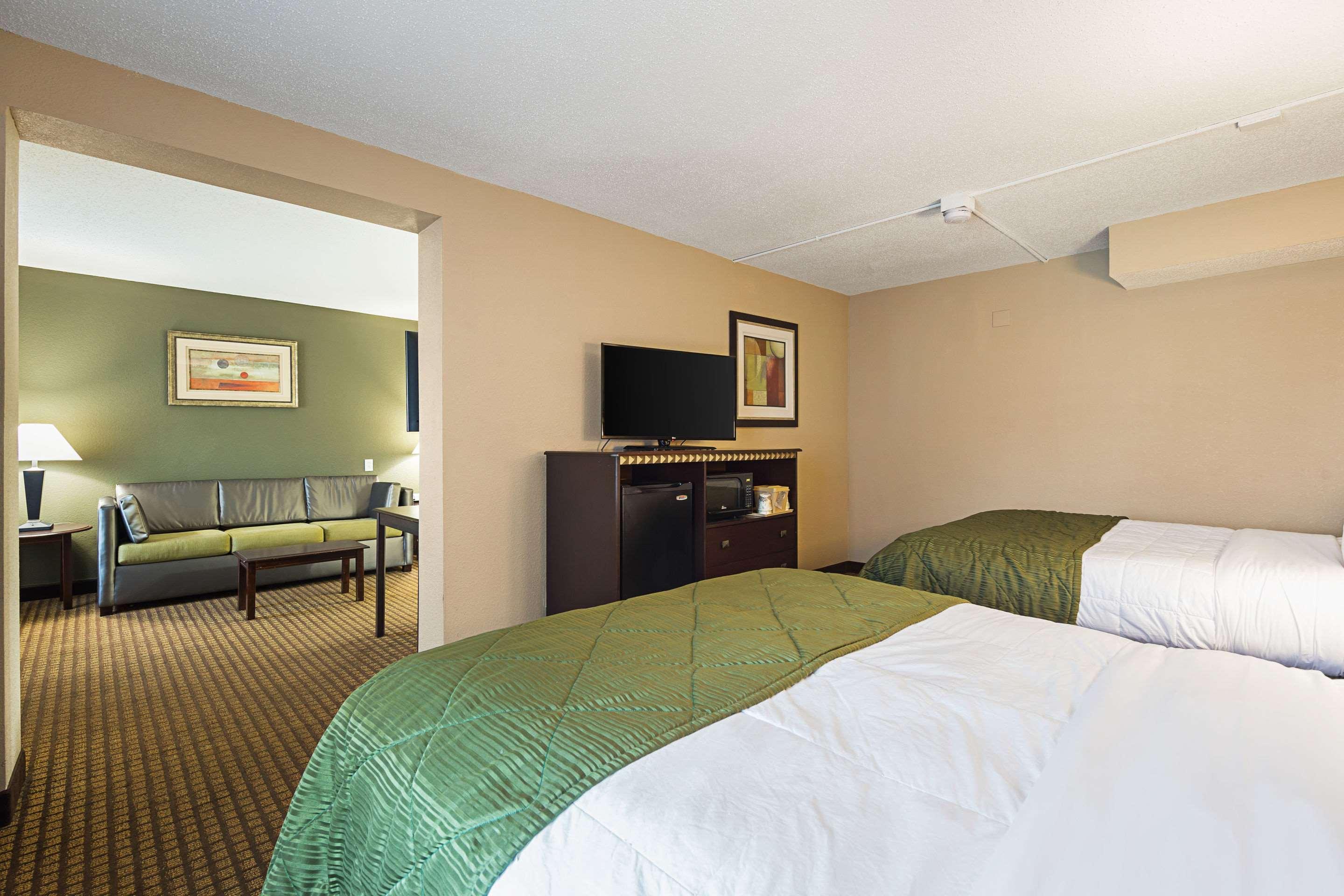 Quality Inn & Suites Greenville - Haywood Mall Buitenkant foto
