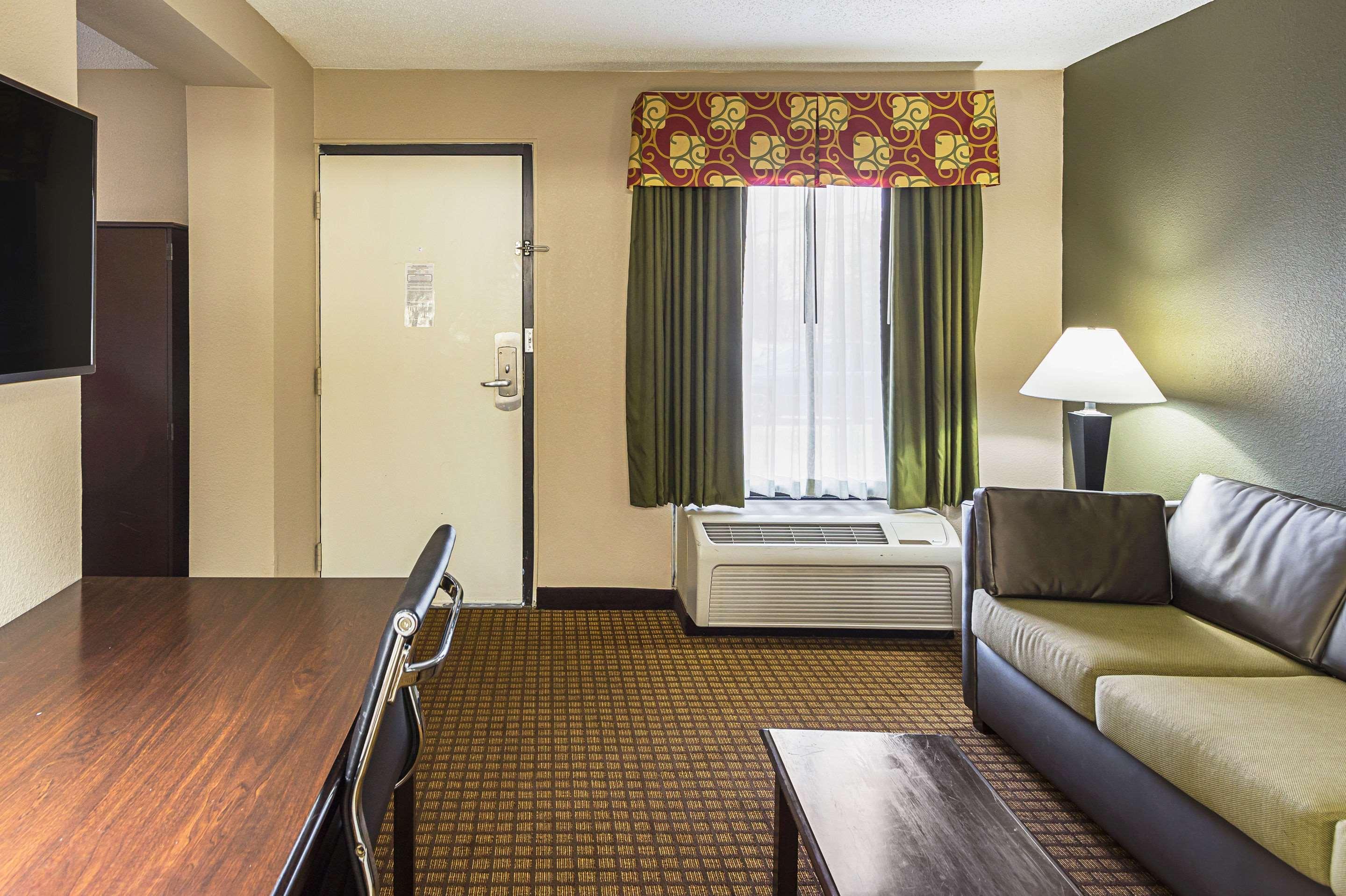 Quality Inn & Suites Greenville - Haywood Mall Buitenkant foto