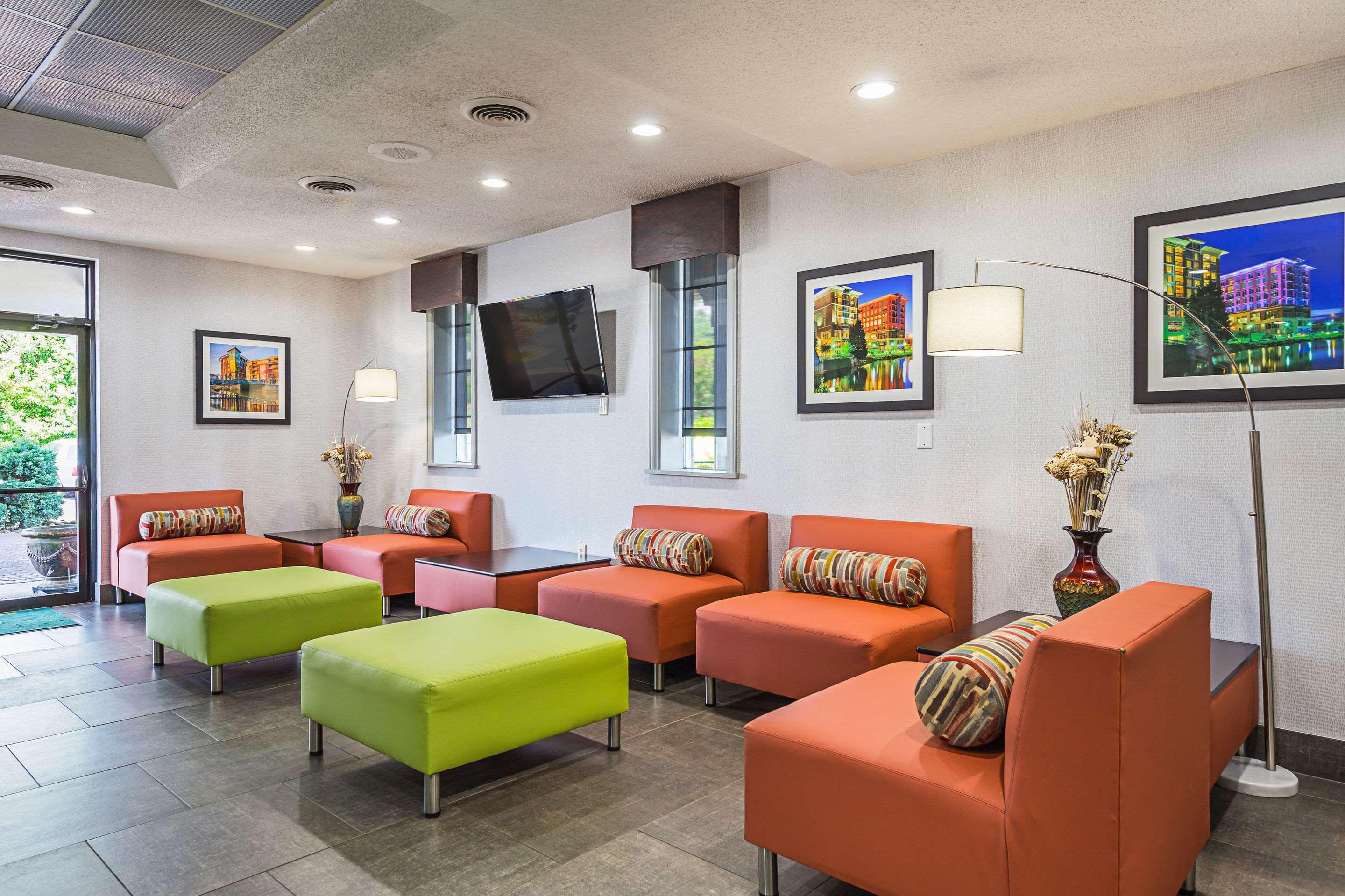 Quality Inn & Suites Greenville - Haywood Mall Buitenkant foto