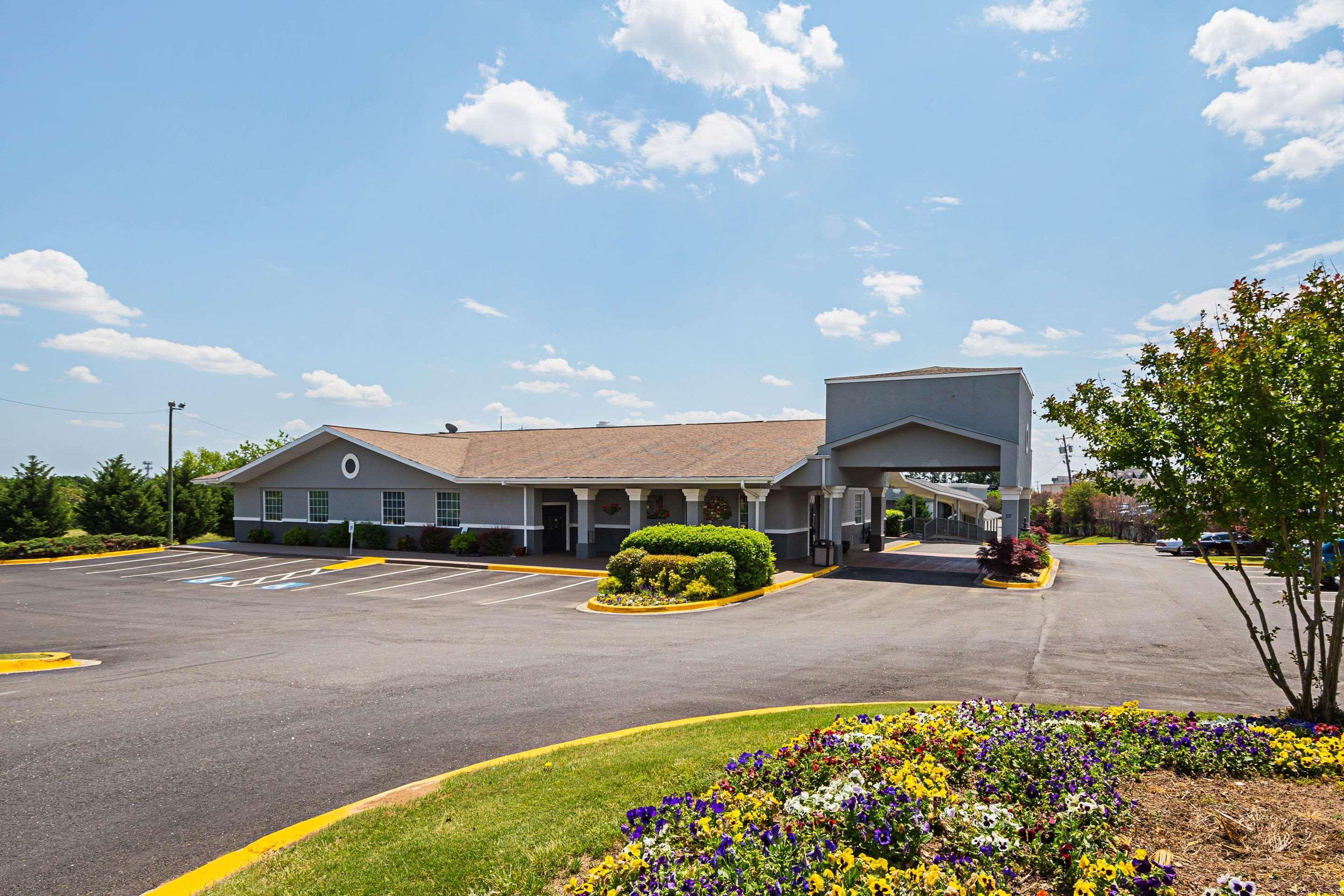 Quality Inn & Suites Greenville - Haywood Mall Buitenkant foto