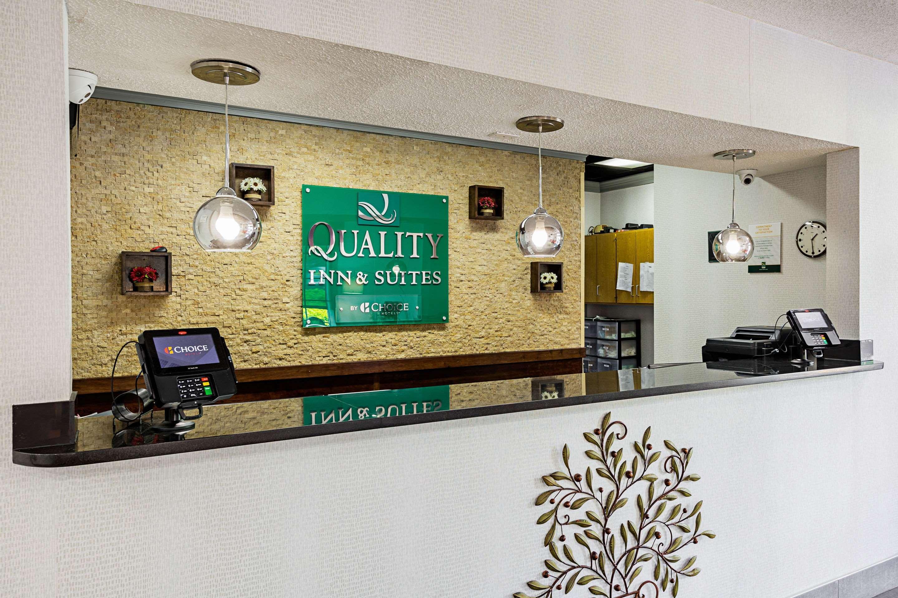 Quality Inn & Suites Greenville - Haywood Mall Buitenkant foto