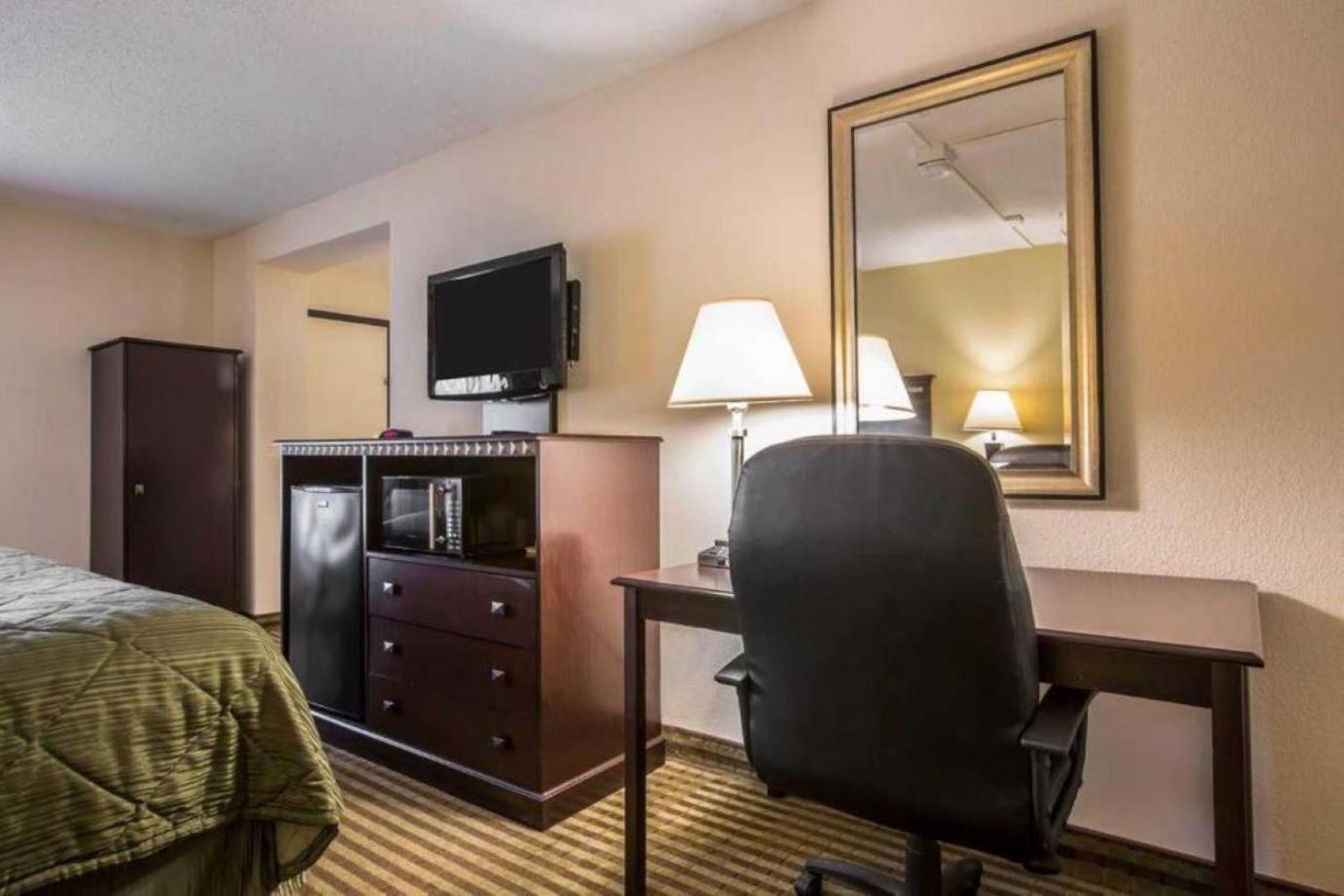 Quality Inn & Suites Greenville - Haywood Mall Buitenkant foto