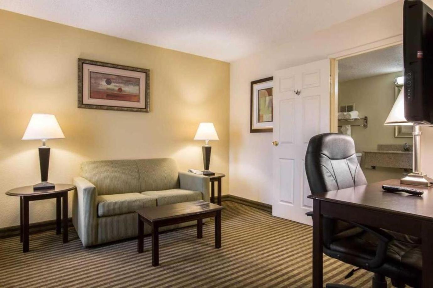 Quality Inn & Suites Greenville - Haywood Mall Buitenkant foto