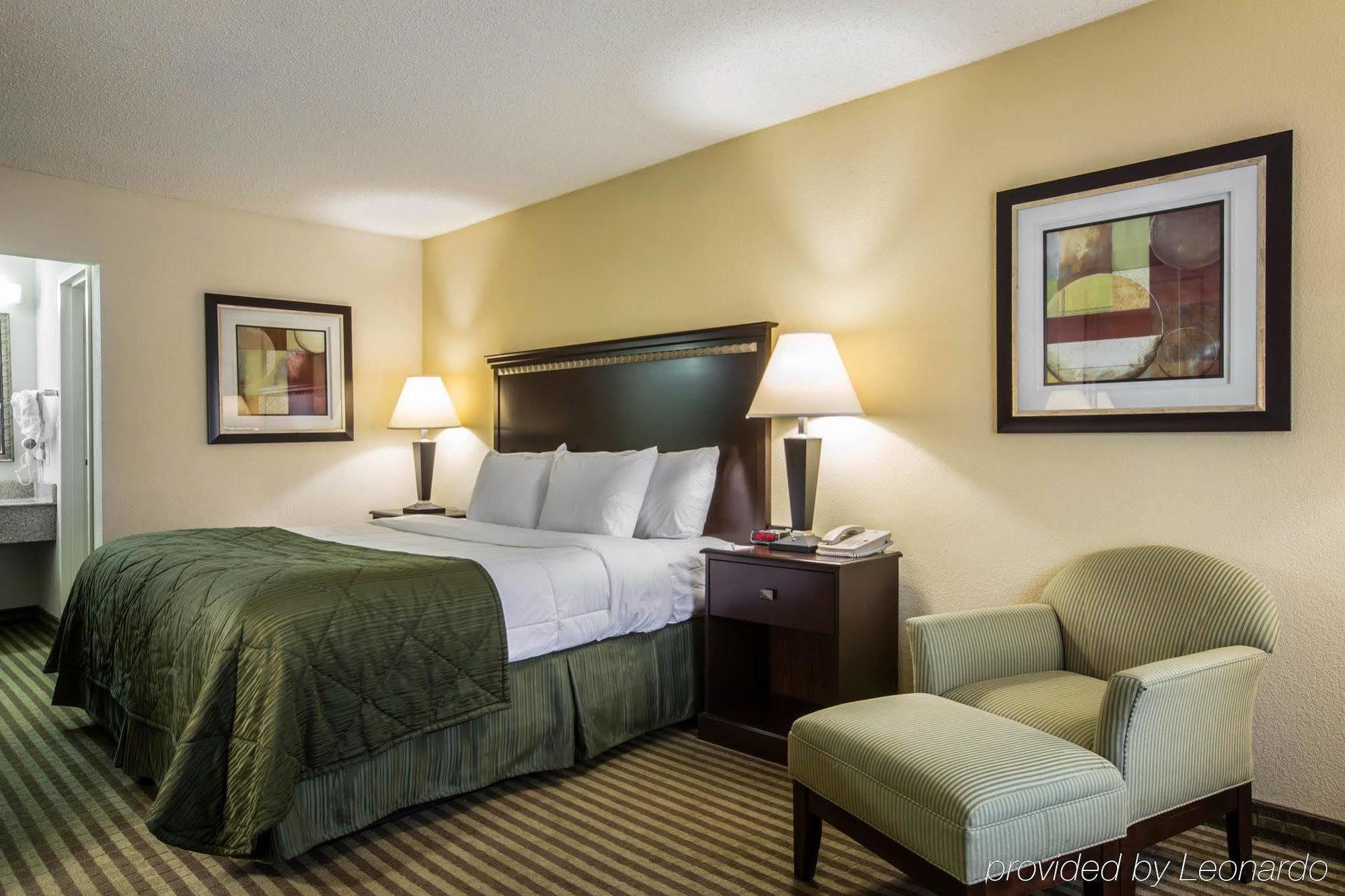 Quality Inn & Suites Greenville - Haywood Mall Buitenkant foto