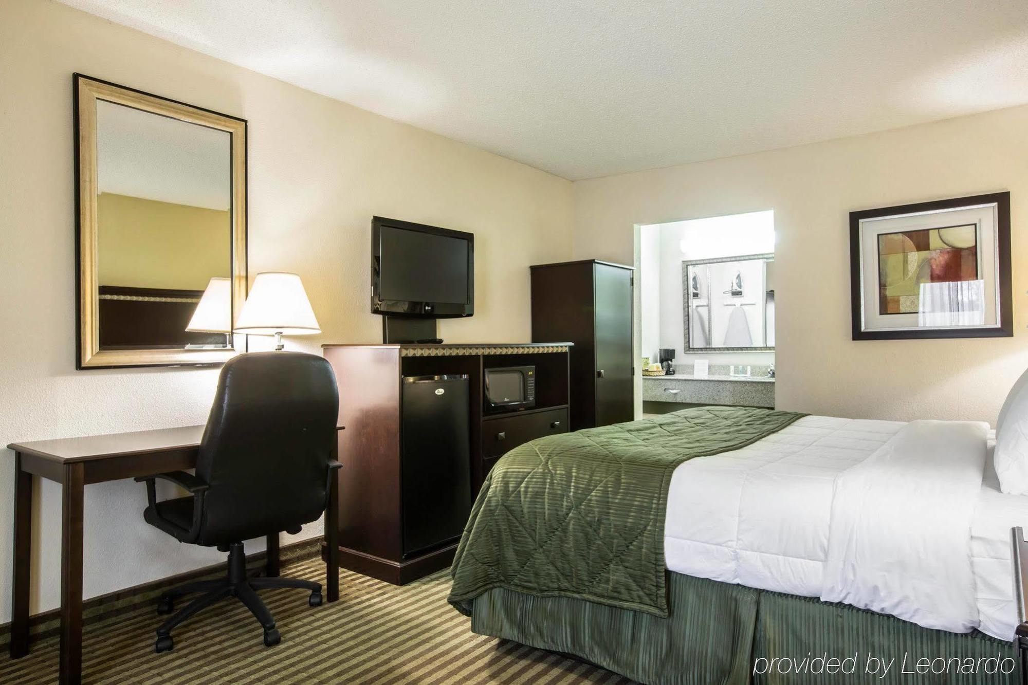 Quality Inn & Suites Greenville - Haywood Mall Buitenkant foto