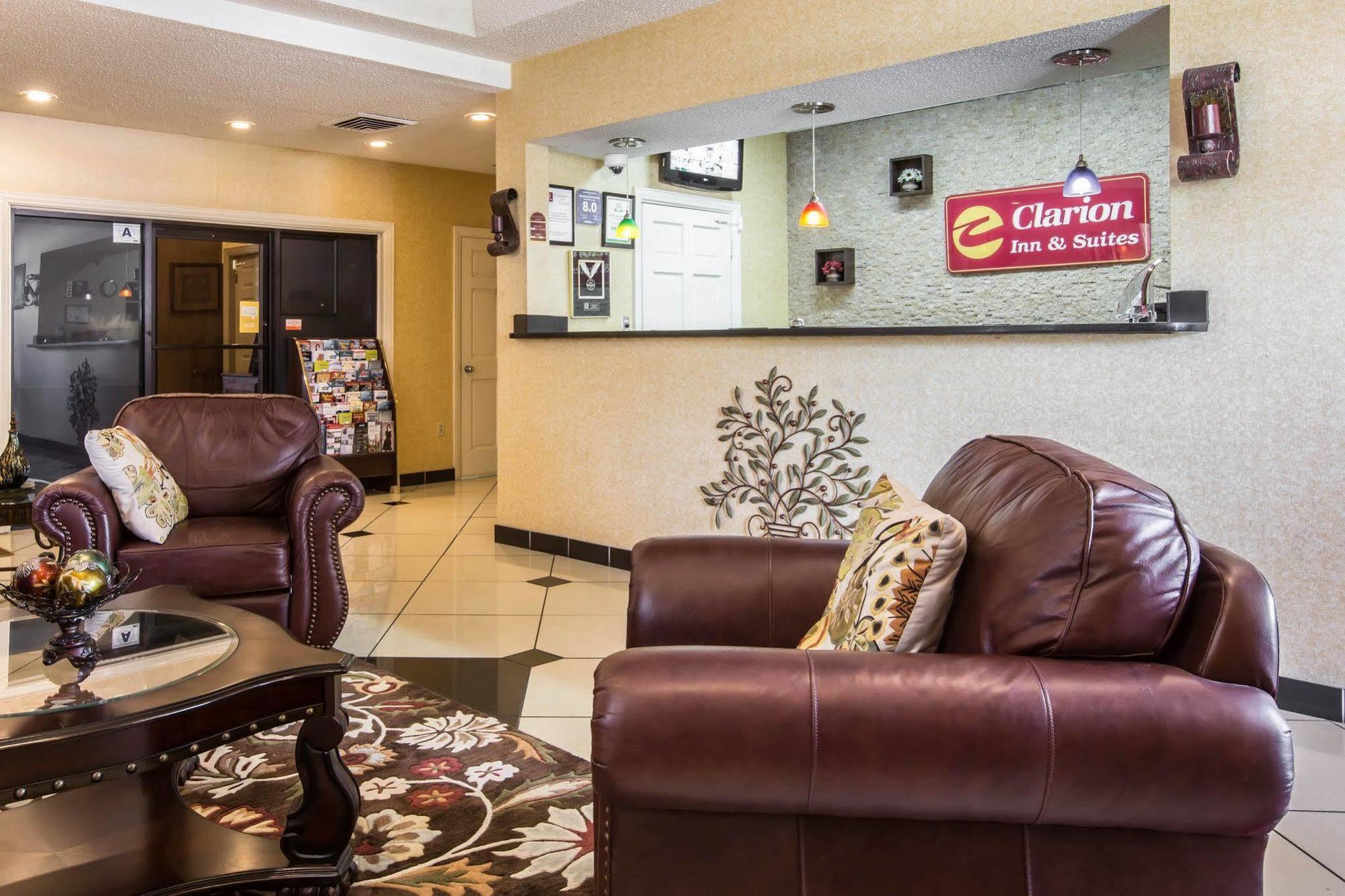 Quality Inn & Suites Greenville - Haywood Mall Buitenkant foto