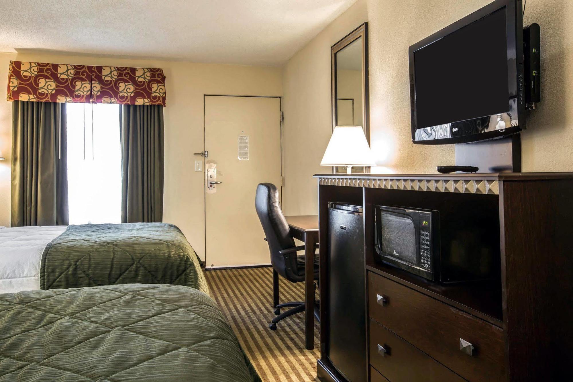 Quality Inn & Suites Greenville - Haywood Mall Buitenkant foto