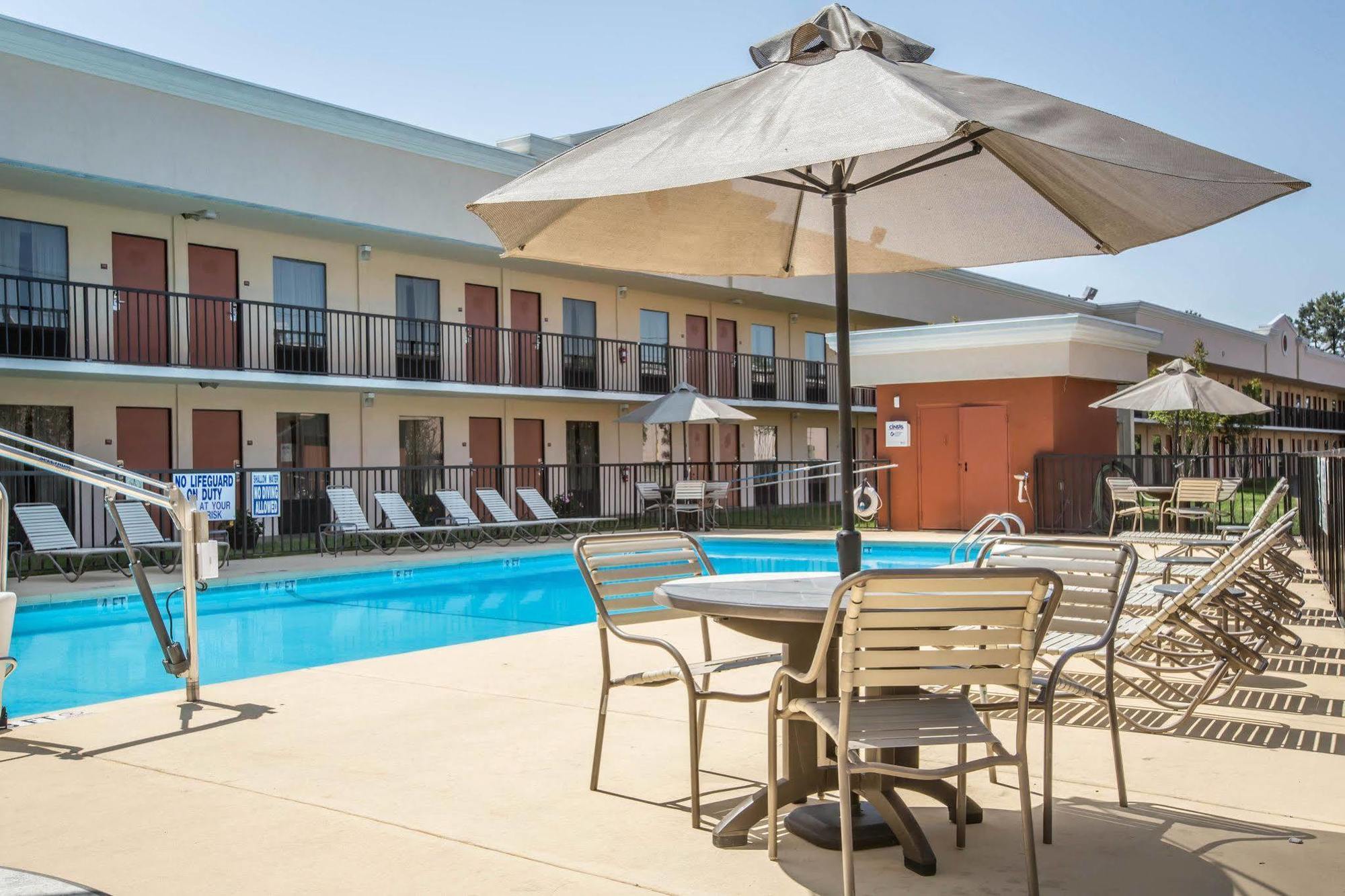 Quality Inn & Suites Greenville - Haywood Mall Buitenkant foto